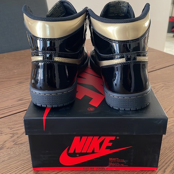 Nike Air Jordan 1 Retro High OG Black / Metallic Gold - Patent. Size 8.5. - Picture 6 of 16
